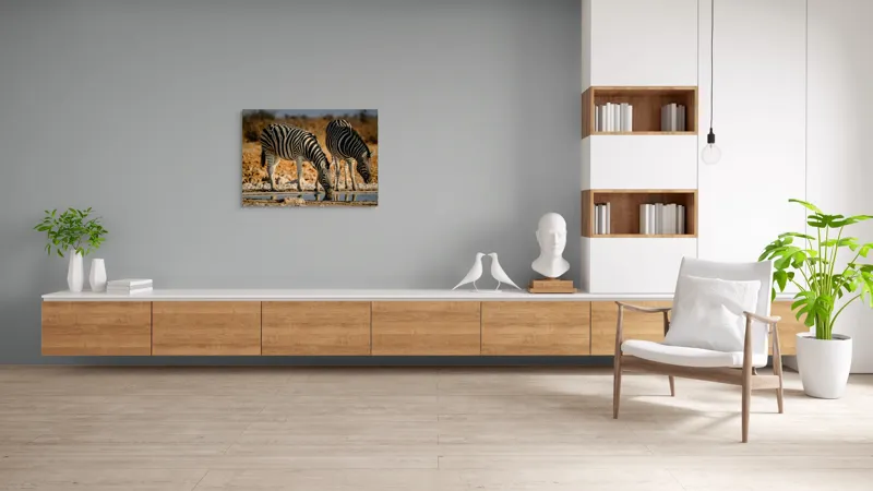 Tablou Canvas, "Zebre la adăpat în savană", Dungi, Zebre, Apă, Oglindire, Serenitate, Natură, Armonie, Safari, Africa, Asfințit, 100 x 70 cm – poza 6