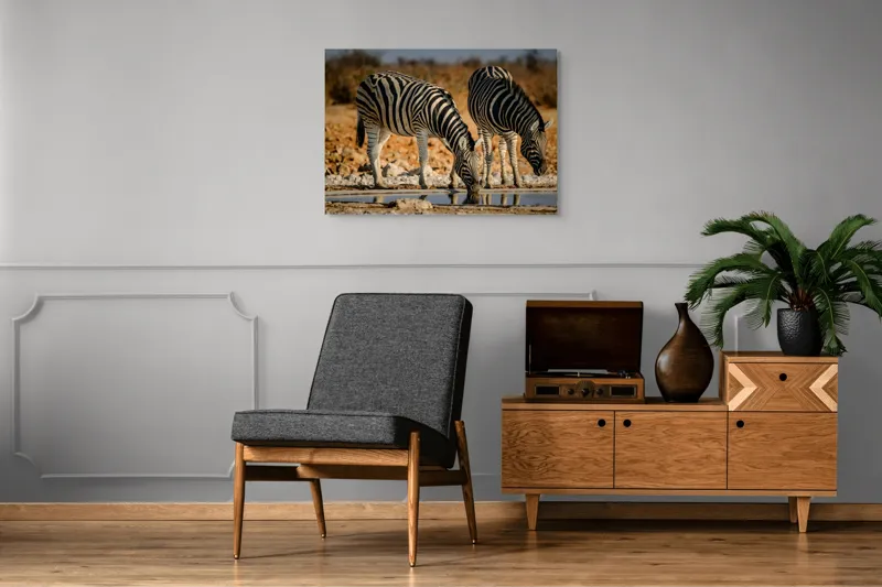 Tablou Canvas, "Zebre la adăpat în savană", Dungi, Zebre, Apă, Oglindire, Serenitate, Natură, Armonie, Safari, Africa, Asfințit, 100 x 70 cm – poza 8