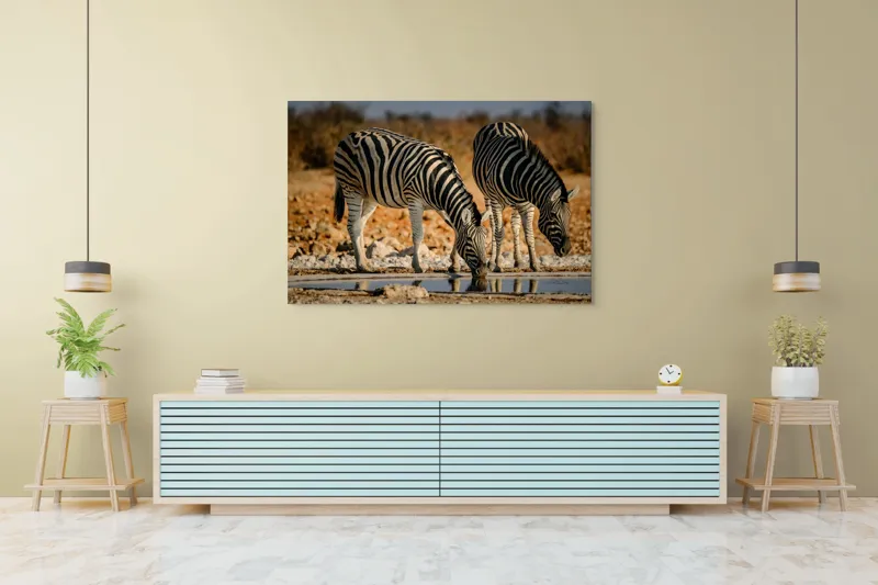Tablou Canvas, "Zebre la adăpat în savană", Dungi, Zebre, Apă, Oglindire, Serenitate, Natură, Armonie, Safari, Africa, Asfințit, 150 x 100 cm – poza 6