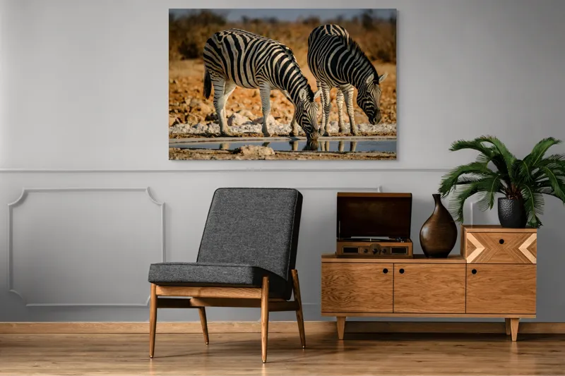Tablou Canvas, "Zebre la adăpat în savană", Dungi, Zebre, Apă, Oglindire, Serenitate, Natură, Armonie, Safari, Africa, Asfințit, 150 x 100 cm – poza 8