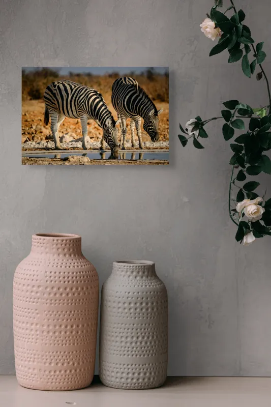 Tablou Canvas, "Zebre la adăpat în savană", Dungi, Zebre, Apă, Oglindire, Serenitate, Natură, Armonie, Safari, Africa, Asfințit, 39 x 26 cm – poza 4