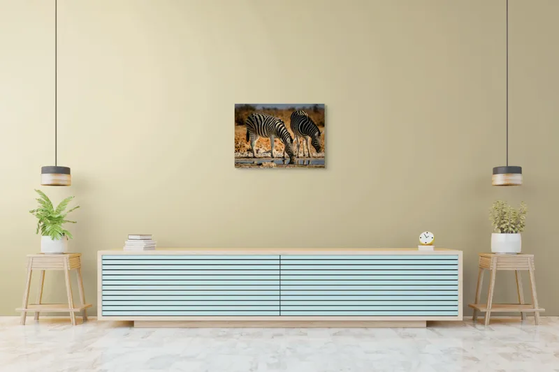 Tablou Canvas, "Zebre la adăpat în savană", Dungi, Zebre, Apă, Oglindire, Serenitate, Natură, Armonie, Safari, Africa, Asfințit, 70 x 50 cm – poza 7