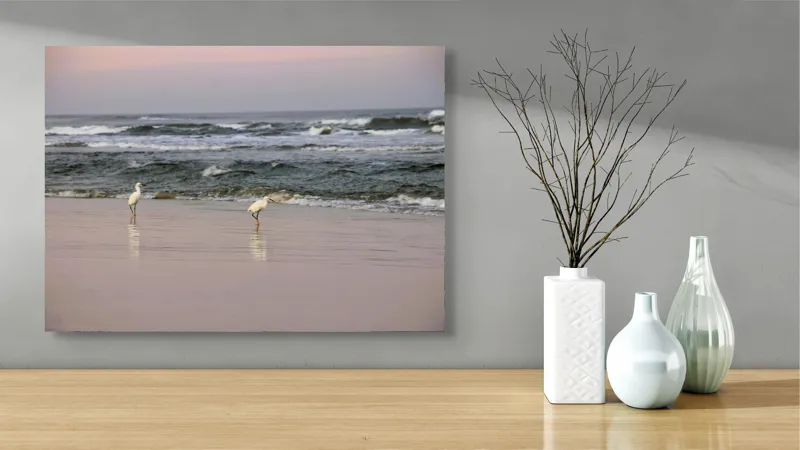 Tablou Canvas, "Pescărușii la țărmul înserării", Păsări, Plajă, Valuri, Ocean, Nisip, Apus, Liniște, Natură, Frumusețe, Reflecții, 70 x 50 cm – poza 3