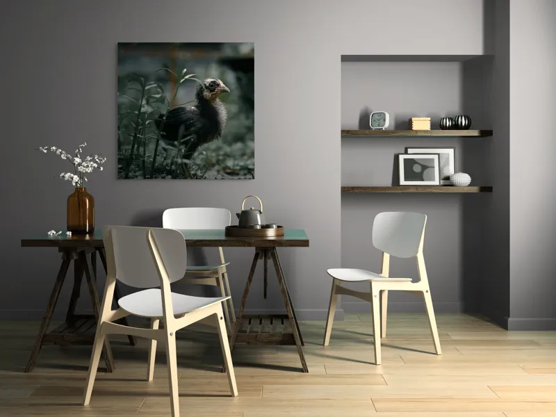 Tablou Canvas, "Pui de găină printre ierburi verzi", Pui, Verdeață, Umbră, Natură, Privire, Plante, Curiozitate, Tăcere, 100 x 100 cm – poza 6