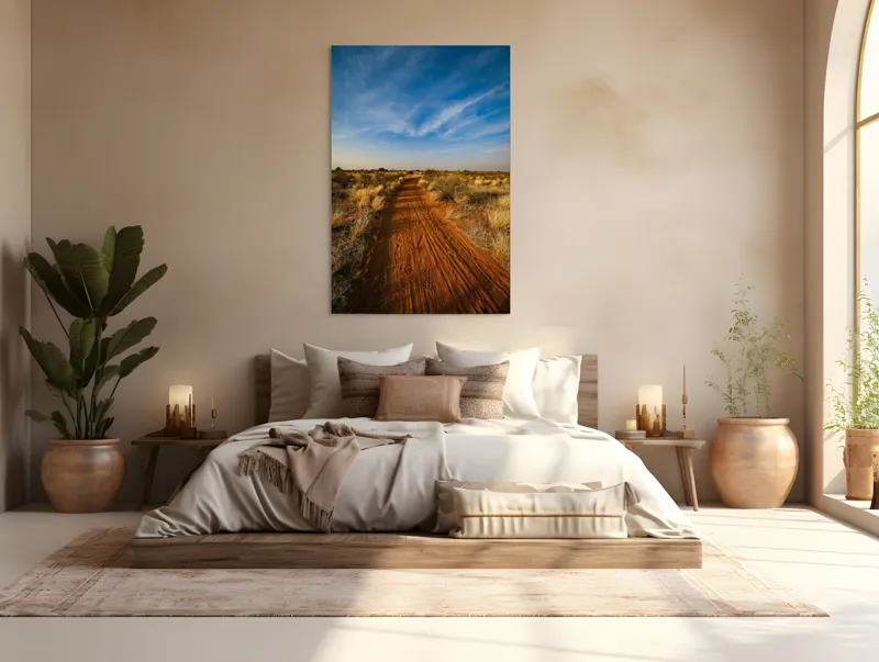 Tablou Canvas, "Cărarea roșie prin savană misterioasă", Drum, Roșu, Pământ, Vegetație, Cer, Nori, Peisaj, Sălbatic, Natură, Seninătate, 100 x 150 cm – poza 3