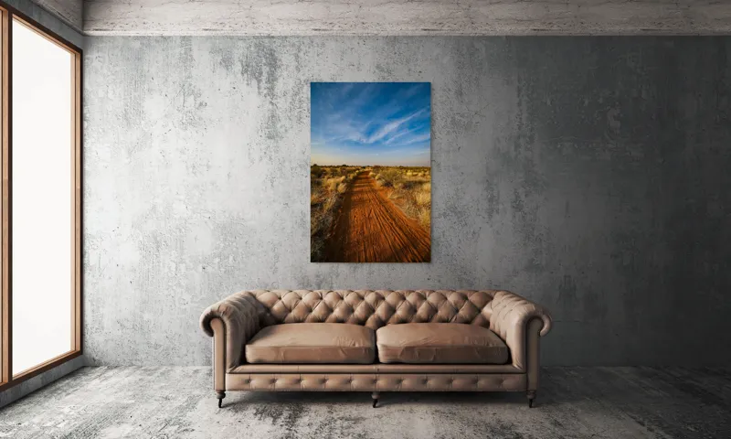 Tablou Canvas, "Cărarea roșie prin savană misterioasă", Drum, Roșu, Pământ, Vegetație, Cer, Nori, Peisaj, Sălbatic, Natură, Seninătate, 100 x 150 cm – poza 6