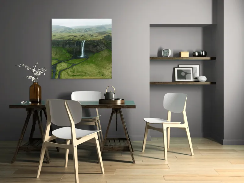 Tablou Canvas, "Cascada în peisajul verde islandez", Cascadă, Pajiște, Munte, Ceață, Râuri, Verde, Natură, Stâncă, Peisaj, Liniște, 100 x 100 cm – poza 6