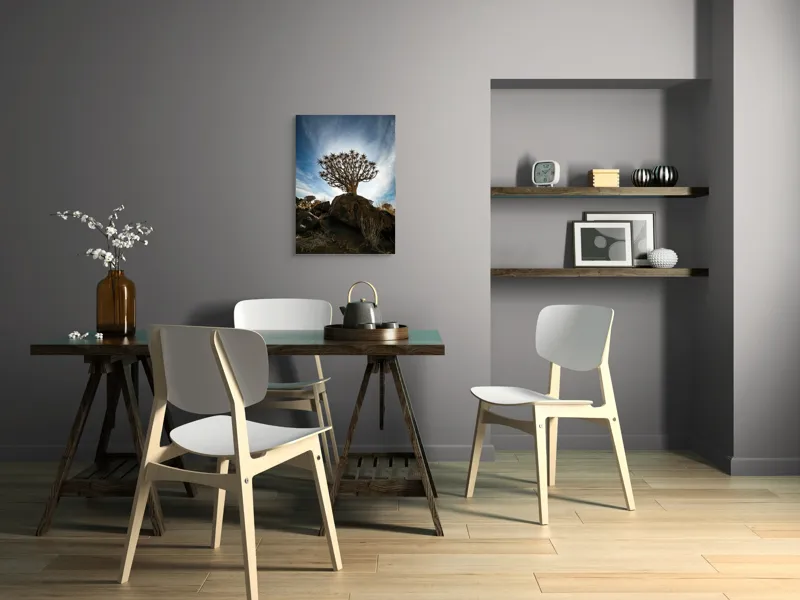 Tablou Canvas, "Arborele solitar sub cer albastru", Cer, Arbore, Rocă, Siluetă, Nori, Peisaj, Desișuri, Contrast, Natură, Serenitate, Umbră, Textură, Tăcere, Frumusețe, 50 x 70 cm – poza 5