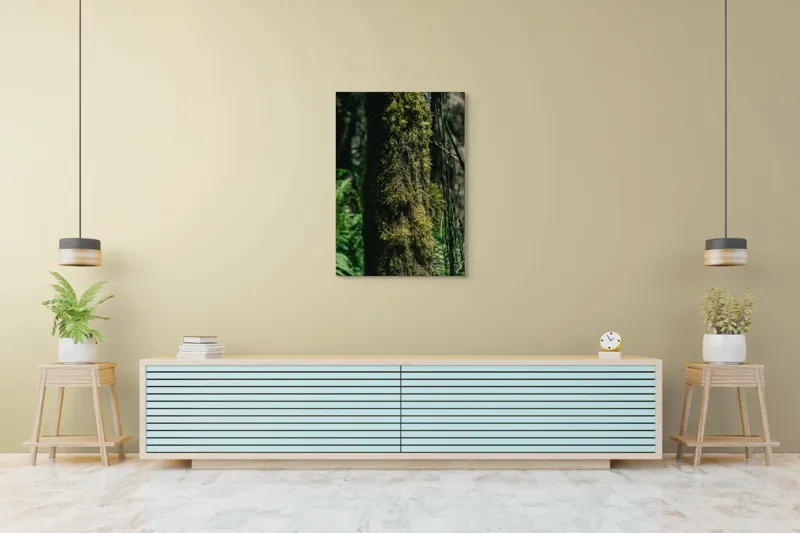 Tablou Canvas, "Trunchi acoperit de mușchi verde luxuriant", Mușchi, Trunchi, Pădure, Lumină, Umbre, Natură, Vegetație, Verde, Textură, Umiditate, 70 x 100 cm – poza 5