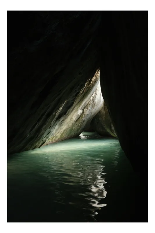 Tablou Canvas Misterele Luminii din Peșteră Natură Cavernă Reflecții, 70 x 100 cm