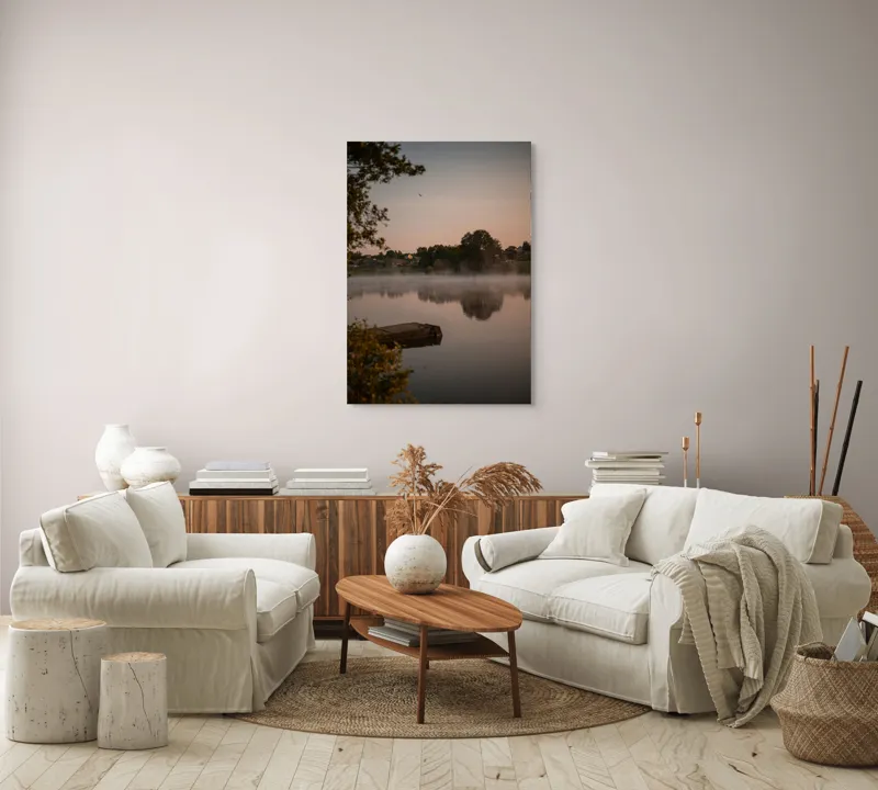 Tablou Canvas, "Răsăritul liniștit peste lacul mistuit", Pace, Reflecție, Răsărit, Copaci, Lac, Ceață, Serenitate, 70 x 100 cm – poza 4