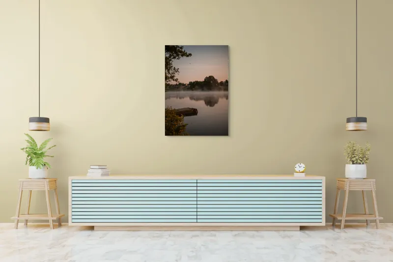 Tablou Canvas, "Răsăritul liniștit peste lacul mistuit", Pace, Reflecție, Răsărit, Copaci, Lac, Ceață, Serenitate, 70 x 100 cm – poza 5