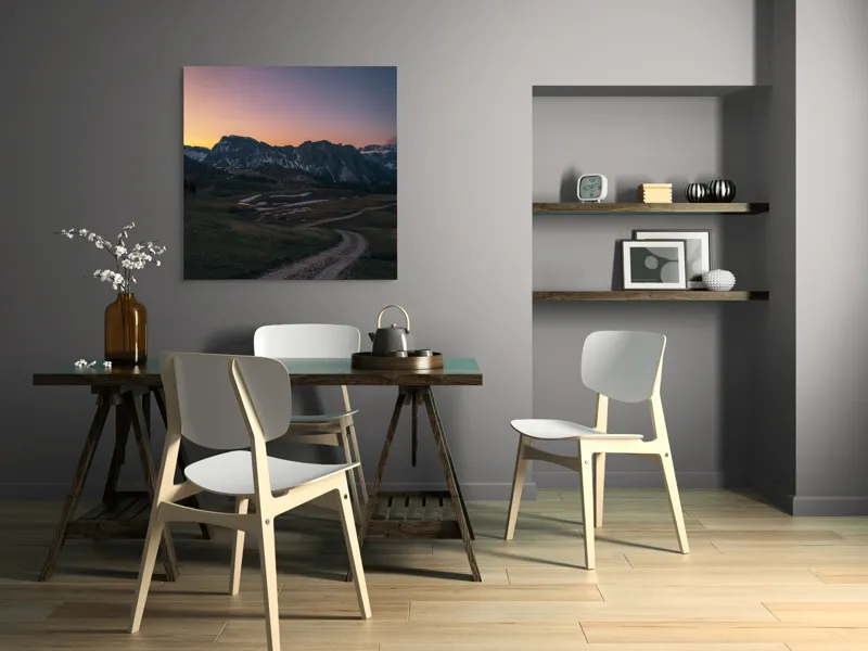 Tablou Canvas, "Drumul tăcut spre munții înzăpeziți", Drum, Apus, Munți, Cer, Lumină, Peisaj, Tranquilitate, Coline, Natură, Vârfuri, Umbre, Zori, 100 x 100 cm – poza 6