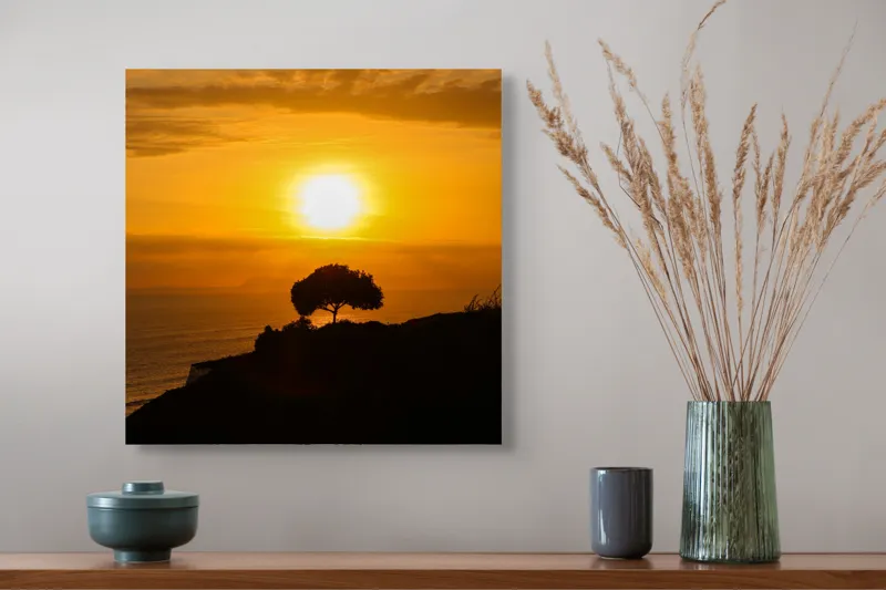 Tablou Canvas, "Apus de soare liniștitor la malul mării", Apus, Siluetă, Arbore, Cer, Ocean, Lumină, Umbră, Peisaj, Culoare, Frumusețe, 50 x 50 cm – poza 4