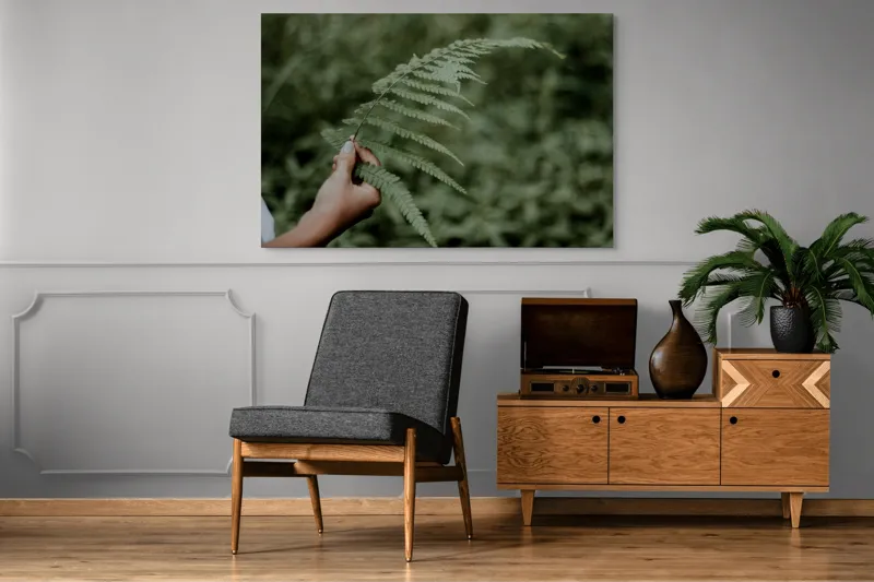 Tablou Canvas, "Frumusețea simplității naturale", Mână, Ferigă, Verde, Natură, Delicatețe, 150 x 100 cm – poza 8