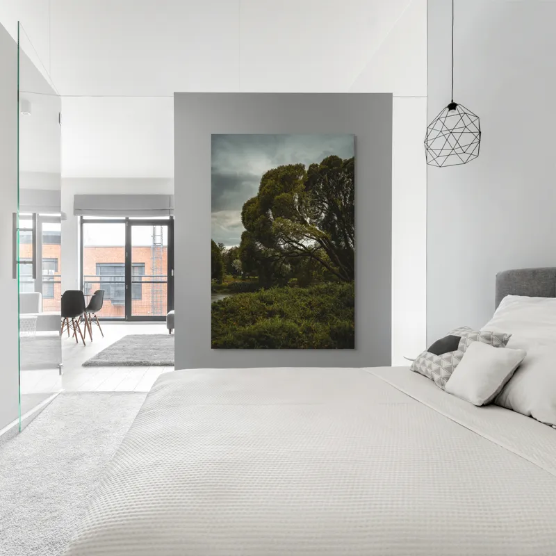 Tablou Canvas, "Copacul singuratic sub cer înnourat", Arbori, Frunziș, Cer, Noros, Peisaj, Verdeață, Natură, Tranquilitate, 100 x 150 cm – poza 5