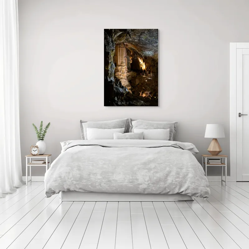 Tablou Canvas, "Lumini și umbre în adâncul peșterii", Forme, Lumină, Piatră, Peșteră, Stalactite, Stalagmite, Texturi, Umbre, Frumusețe., 70 x 100 cm – poza 3