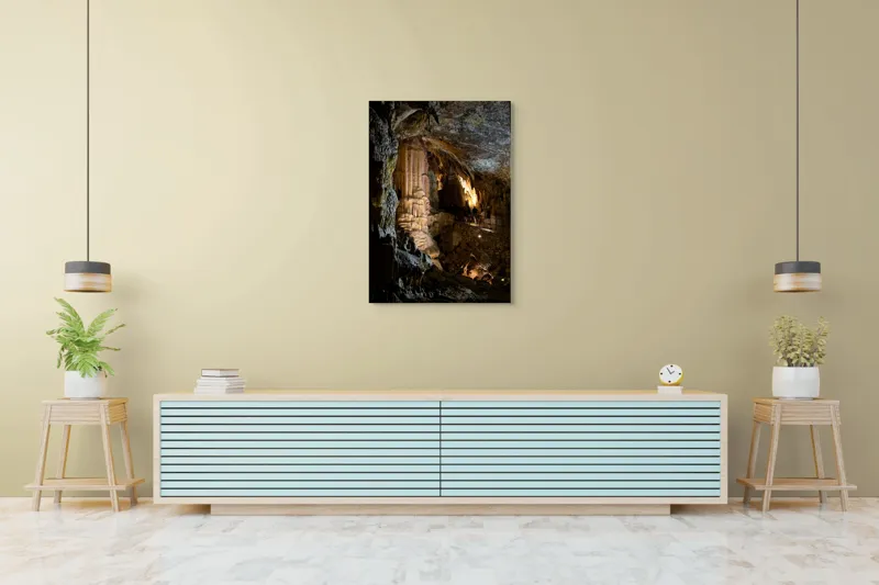 Tablou Canvas, "Lumini și umbre în adâncul peșterii", Forme, Lumină, Piatră, Peșteră, Stalactite, Stalagmite, Texturi, Umbre, Frumusețe., 70 x 100 cm – poza 5