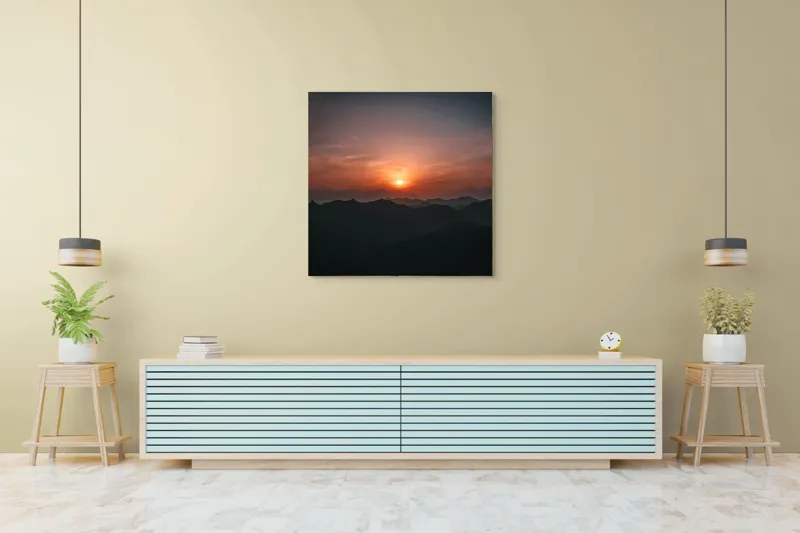 Tablou Canvas, "Soarele apus peste munții misterioși", Apus, Munți, Siluetă, Cer, Noros, Portocaliu, Calm, Întindere, Umbre., 100 x 100 cm – poza 5