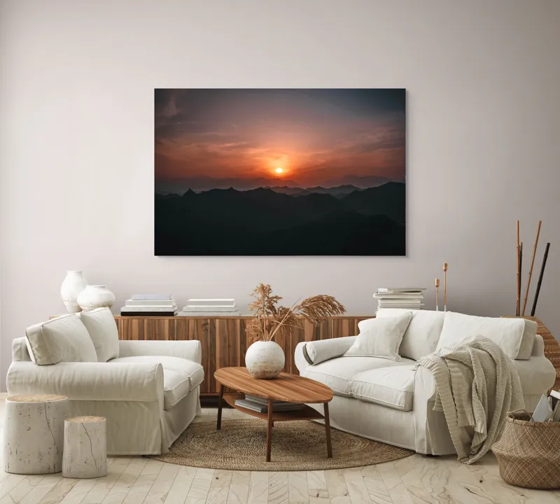 Tablou Canvas, "Soarele apus peste munții misterioși", Apus, Munți, Siluetă, Cer, Noros, Portocaliu, Calm, Întindere, Umbre., 150 x 100 cm – poza 3