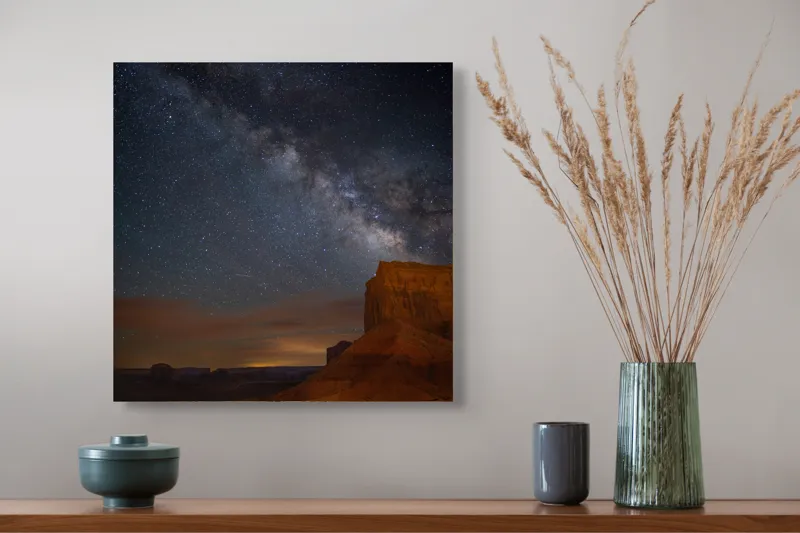 Tablou Canvas, "Calea Lactee deasupra canionului tăcut", Stele, Cer, Roci, Deșert, Întuneric, Galaxie, Peisaj, Noapte, Lumină, Tainic, 50 x 50 cm – poza 4