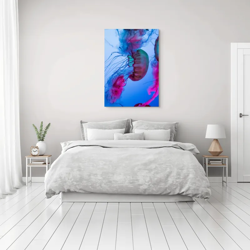 Tablou Canvas, "Dansul meduzelor în lumina oceanului", Meduze, Culori, Strălucire, Albastru, Roz, Tentacule, Apă, Lumină, 70 x 100 cm – poza 3