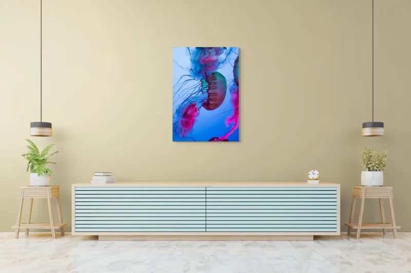Tablou Canvas, "Dansul meduzelor în lumina oceanului", Meduze, Culori, Strălucire, Albastru, Roz, Tentacule, Apă, Lumină, 70 x 100 cm – poza 5