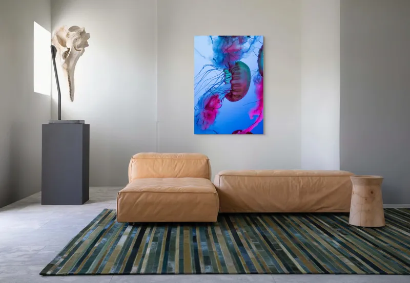 Tablou Canvas, "Dansul meduzelor în lumina oceanului", Meduze, Culori, Strălucire, Albastru, Roz, Tentacule, Apă, Lumină, 70 x 100 cm – poza 7