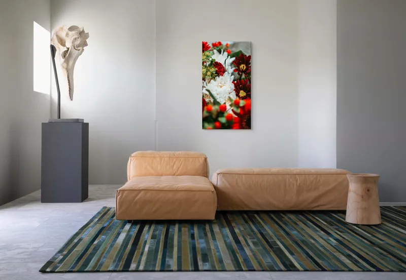 Tablou Canvas, "Roșu și alb în armonie florală", Flori, Roșu, Alb, Petale, Frunze, Natură, Frumusețe, Textură, 50 x 90 cm – poza 5