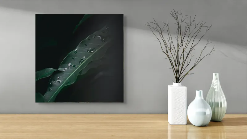 Tablou Canvas, "Picături de ploaie pe frunze verzi", Verde, Frunze, Picături, Întuneric, Natură, Umbră, Textură, Prospețime, 50 x 50 cm – poza 3