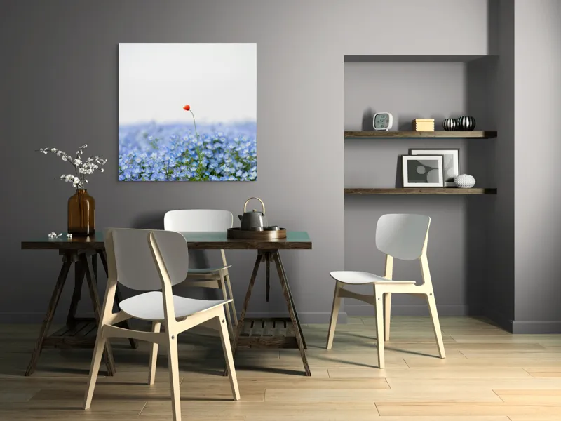 Tablou Canvas, "Floarea roșie într-un ocean albastru", Floare, Solitară, Roșie, Contrast, Albastru, Câmp, Delicat, Natură, Frumusețe, Seninătate., 100 x 100 cm – poza 6