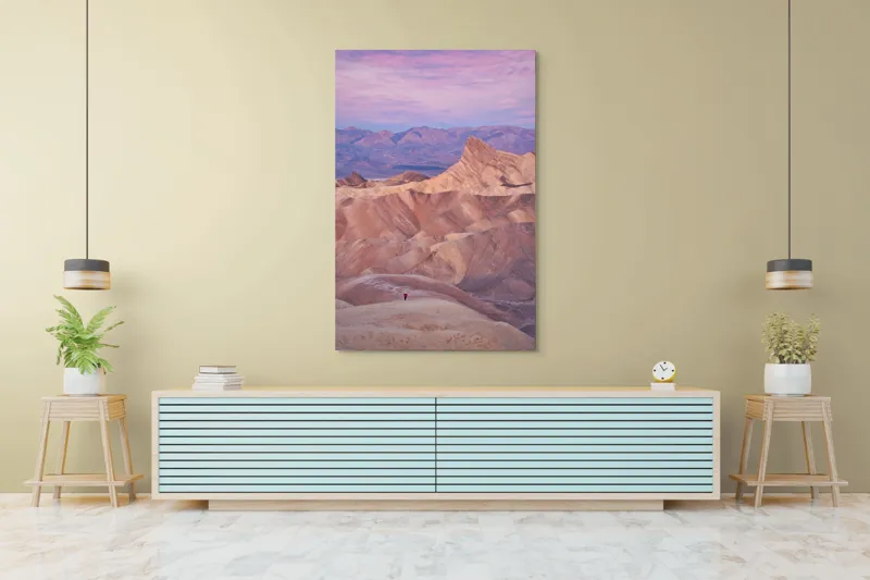 Tablou Canvas, "Singurătatea în deșertul rozalie", Roz, Munți, Siluetă, Pământ, Cer, Soare, Relief, Peisaj, Stânci, Vedere., 100 x 150 cm – poza 4