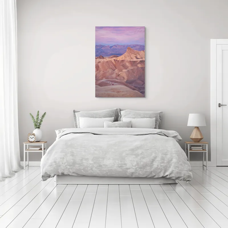 Tablou Canvas, "Singurătatea în deșertul rozalie", Roz, Munți, Siluetă, Pământ, Cer, Soare, Relief, Peisaj, Stânci, Vedere., 70 x 100 cm – poza 3