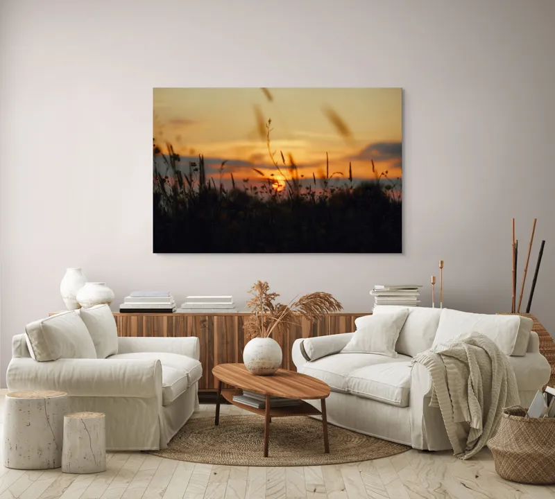 Tablou Canvas, "Apus de soare peste câmpie liniștită", Apus, Câmp, Siluetă, Cer, Iarbă, Floare, Lumină, Calm, Natură, Horizon, 150 x 100 cm – poza 3