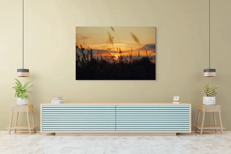 Tablou Canvas, "Apus de soare peste câmpie liniștită", Apus, Câmp, Siluetă, Cer, Iarbă, Floare, Lumină, Calm, Natură, Horizon, 150 x 100 cm – poza 6