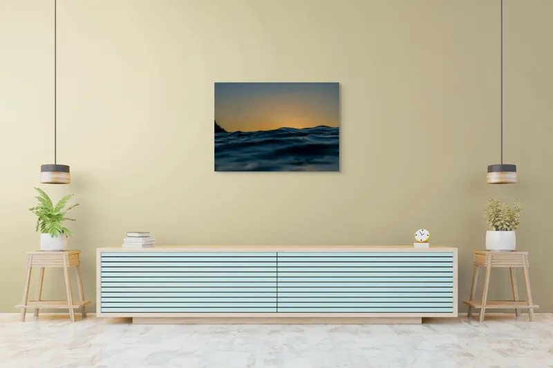 Tablou Canvas, "Amurg peste valurile mării albastre", Apus, Ocean, Valuri, Siluete, Liniște, 100 x 70 cm – poza 4