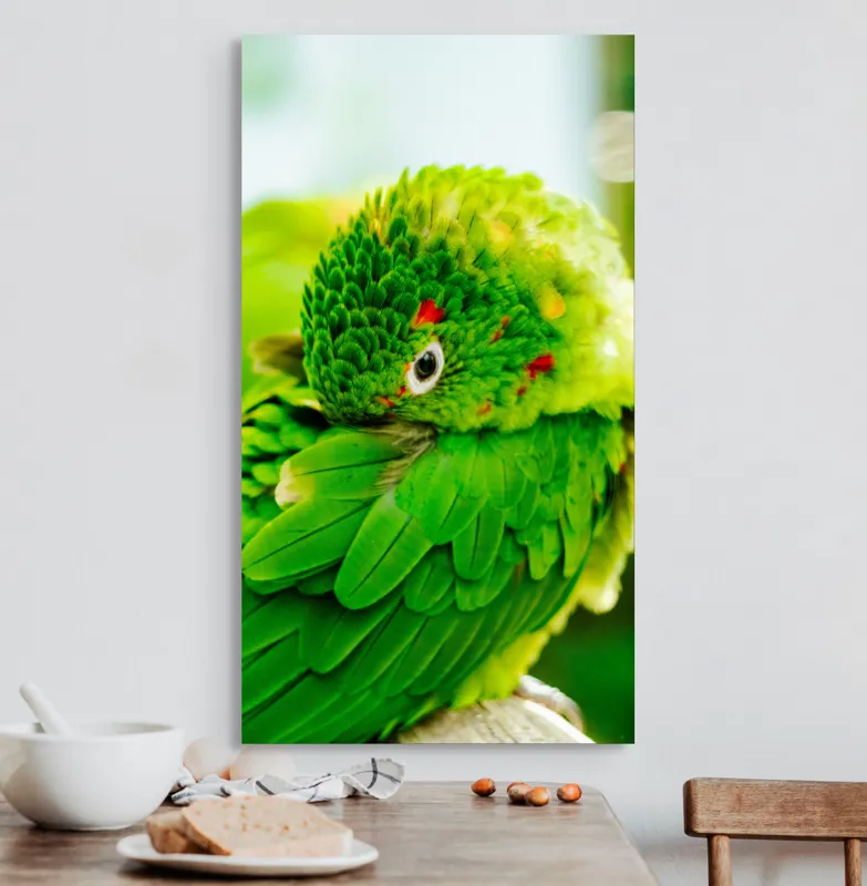Tablou Canvas, "Papagalul verde printre frunze vii", Verde, Papagal, Colorat, Penaj, Exotism, Natură, Frumusețe, Pene, Pasăre, Viu., 50 x 90 cm – poza 3