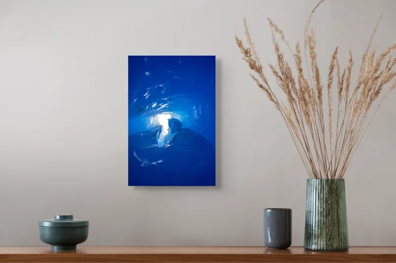 Tablou Canvas, "Lumină străpungând gheața albastră", Albastru, Gheață, Lumină, Textură, Tunel, Scânteietor, Înghețat, Strălucire, 26 x 39 cm – poza 5