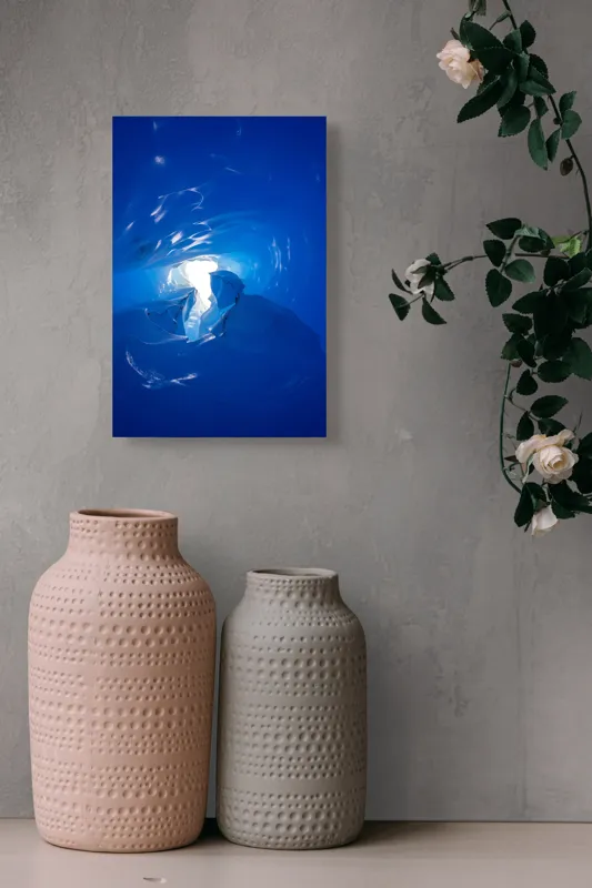 Tablou Canvas, "Lumină străpungând gheața albastră", Albastru, Gheață, Lumină, Textură, Tunel, Scânteietor, Înghețat, Strălucire, 26 x 39 cm – poza 6