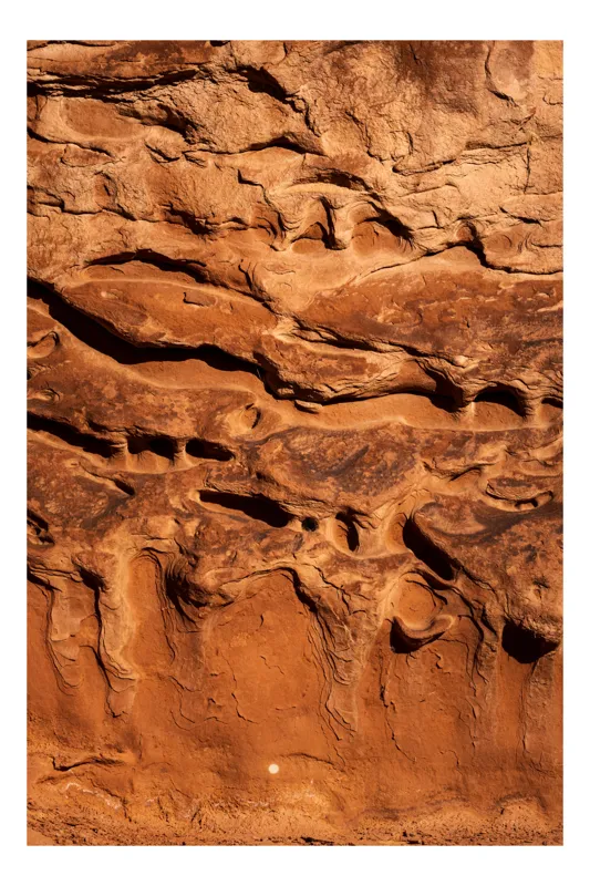Tablou Canvas, "Texturile pietrelor sub lumina soarelui", Rugozitate, Textură, Maro, Natură, Eroziune, Relief, Abstract, Pământ, 100 x 150 cm