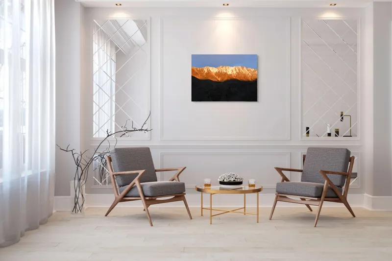 Tablou Canvas, "Munții aurii sub lumina apusului", Munte, Lumină, Apus, Zăpadă, Peisaj, Umbre, Culoare, Natură, 100 x 70 cm – poza 5