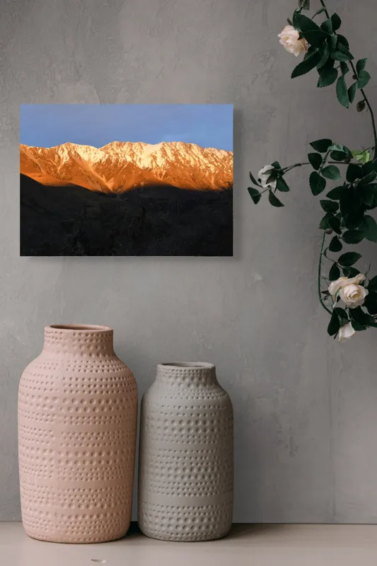 Tablou Canvas, "Munții aurii sub lumina apusului", Munte, Lumină, Apus, Zăpadă, Peisaj, Umbre, Culoare, Natură, 54 x 39 cm – poza 8