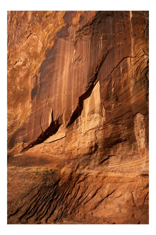 Tablou Canvas, "Umbre și contururi pe stâncă roșie", Piatra, Striații, Textură, Nuanțe, Eroziune, Relieful, Desertic, Arid, Natural, Stratificare, 50 x 90 cm