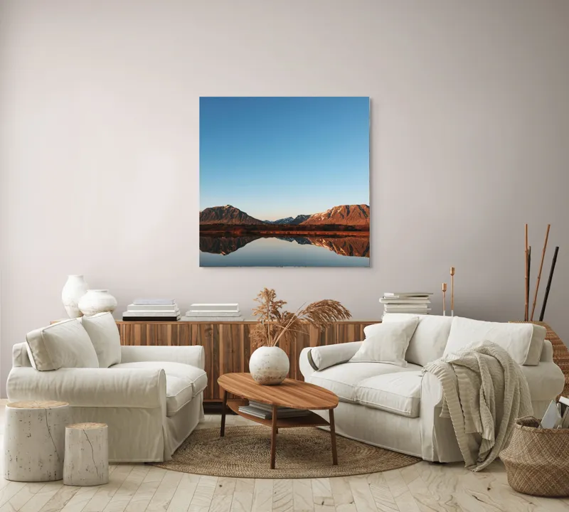 Tablou Canvas, "Reflecția liniștii munților în apă", Munte, Reflecție, Apus, Lac, Serenitate, Peisaj, Natură, Cer, Calm, Frumusețe, 100 x 100 cm – poza 3