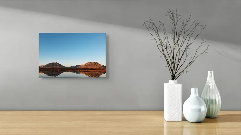 Tablou Canvas, "Reflecția liniștii munților în apă", Munte, Reflecție, Apus, Lac, Serenitate, Peisaj, Natură, Cer, Calm, Frumusețe, 39 x 26 cm – poza 8