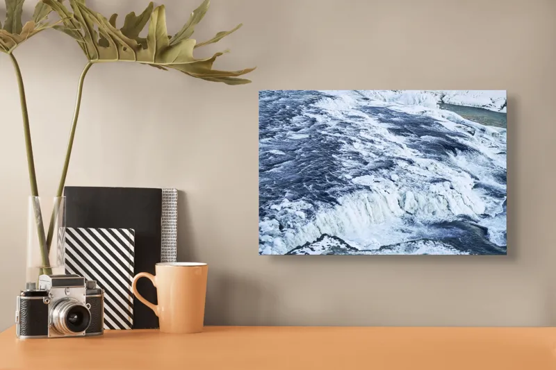 Tablou Canvas, "Căderea apei înghețate în iarnă", Apă, Cascadă, Gheață, Iarnă, Vâltoare, Natură, Albastru, Răcoritor, 39 x 26 cm – poza 3