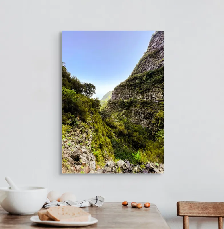 Tablou Canvas, "Drumul dintre stânci înverzite ale muntelui", Natură, Munți, Vegetație, Cer, Stânci, Cărare, Peisaj, Aventură, 50 x 70 cm – poza 3