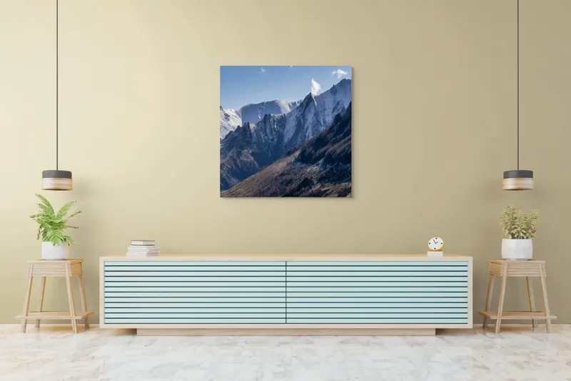 Tablou Canvas, "Vârful munților în lumina dimineții", Munți, Zăpadă, Creste, Cer, Nori, Pădure, Peisaj, Lumină, Natură, Înălțime., 100 x 100 cm – poza 5