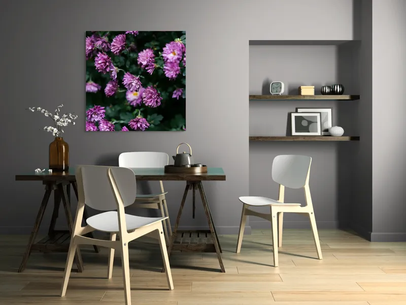 Tablou Canvas, "Flori de toamnă în grădinăraie.", Flori, Mov, Delicate, Frunziș, Abundență, Natură, Prospețime, Grădină, Petale, Verde., 100 x 100 cm – poza 6