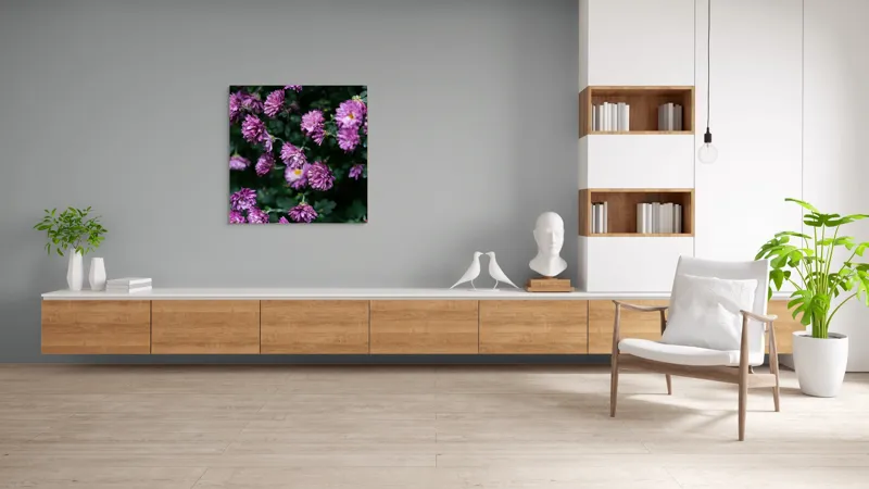 Tablou Canvas, "Flori de toamnă în grădinăraie.", Flori, Mov, Delicate, Frunziș, Abundență, Natură, Prospețime, Grădină, Petale, Verde., 100 x 100 cm – poza 8